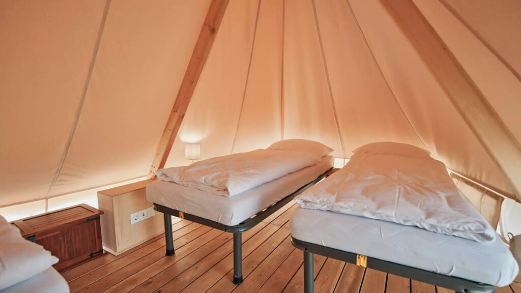 Interieur Zelt in der Jugendherberge Düne